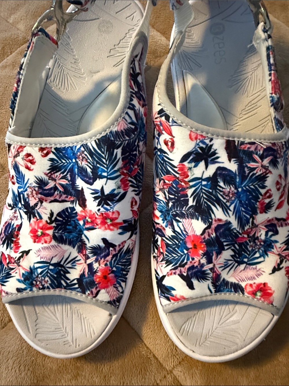 Bzees White Floral Slingback Sandals with Navy & Pink Tropical Print - Picture 3 of 8